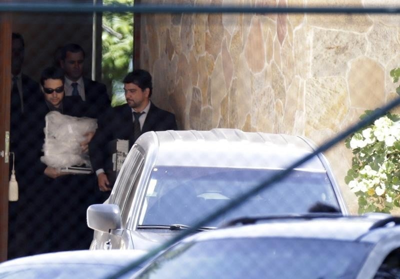 Perquisitions au bresil chez le president de la chambre basse du parlement et d'autres personnalites 
