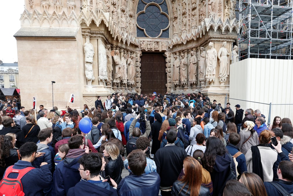 Visite houleuse a reims pour le pen