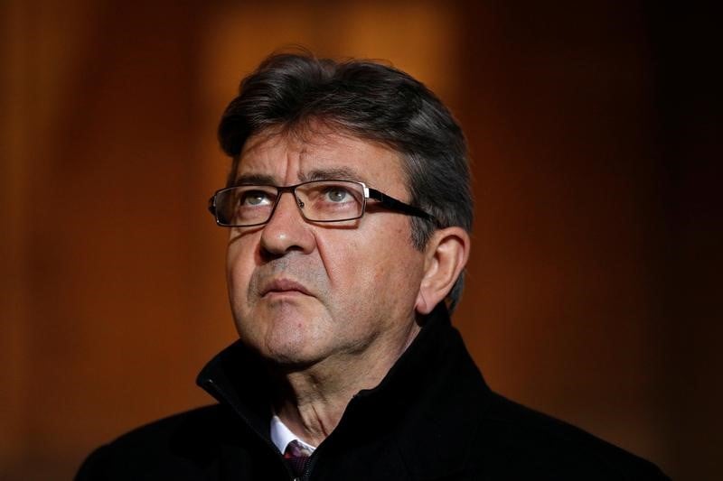La france est en ebullition, assure melenchon face a macron