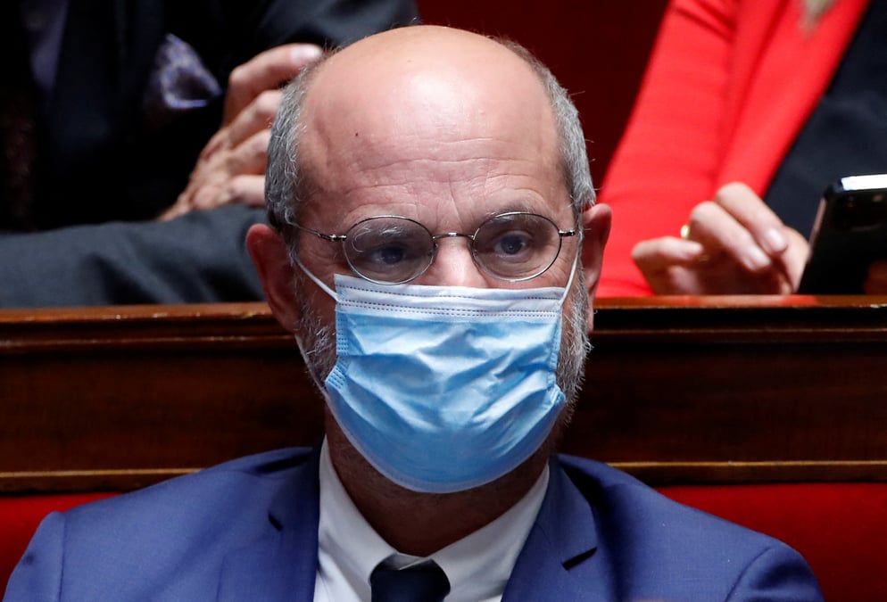 Blanquer, epingle pour des vacances a ibiza, fait amende honorable