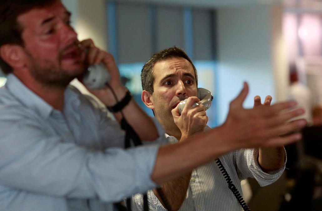Des traders de bgc travaillent au centre financier de canary wharf a londres