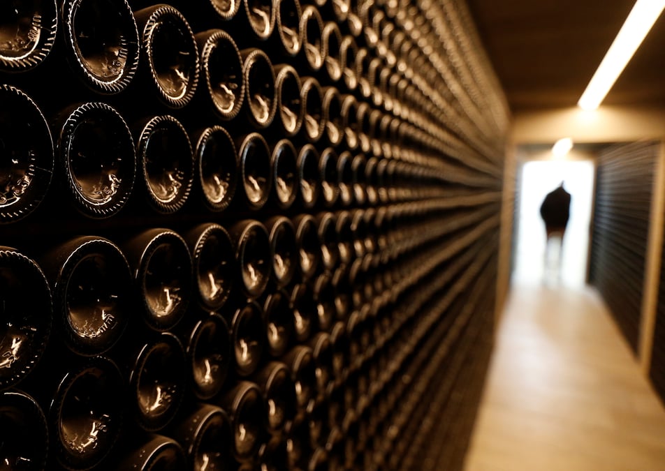Les exportateurs francais de vin deplorent le maintien des tarifs us