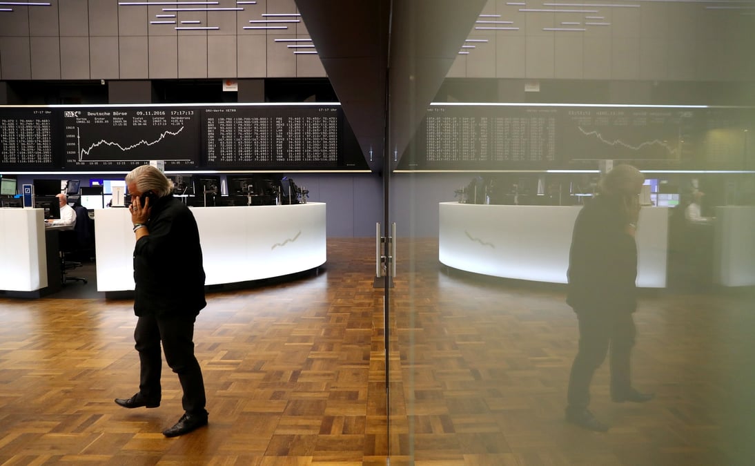 Un trader a la bourse de francfort, en allemagne