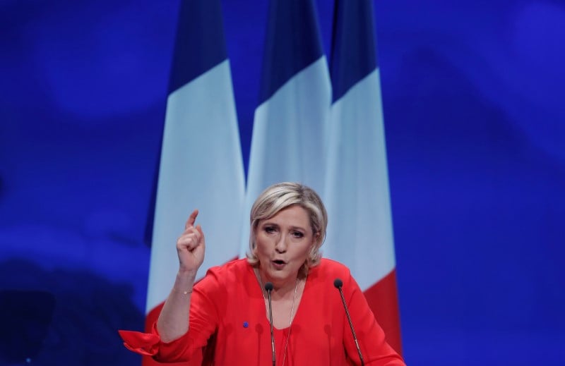 Le pen toujours devant macron au premier tour
