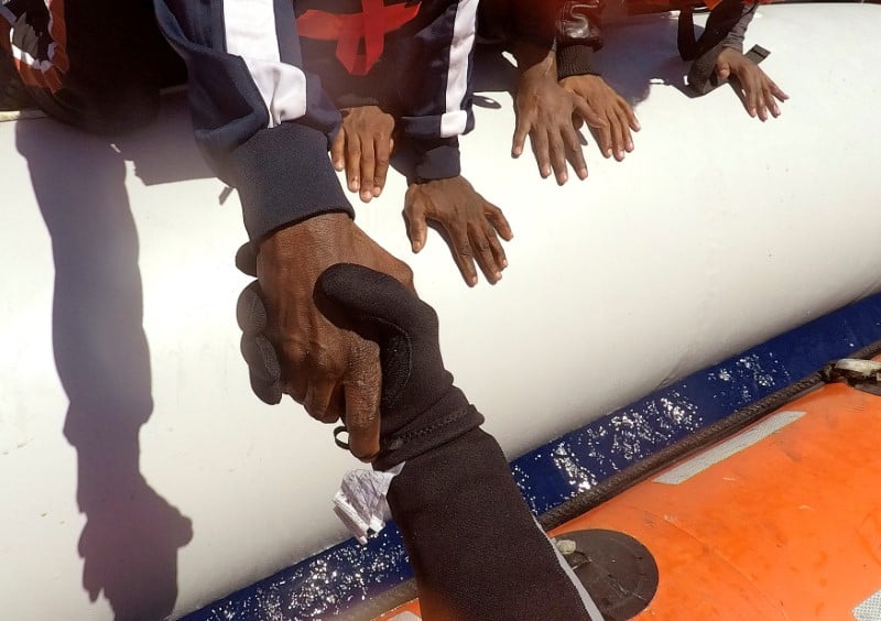 Migrants: l'italie veut imposer un code de conduite aux ong