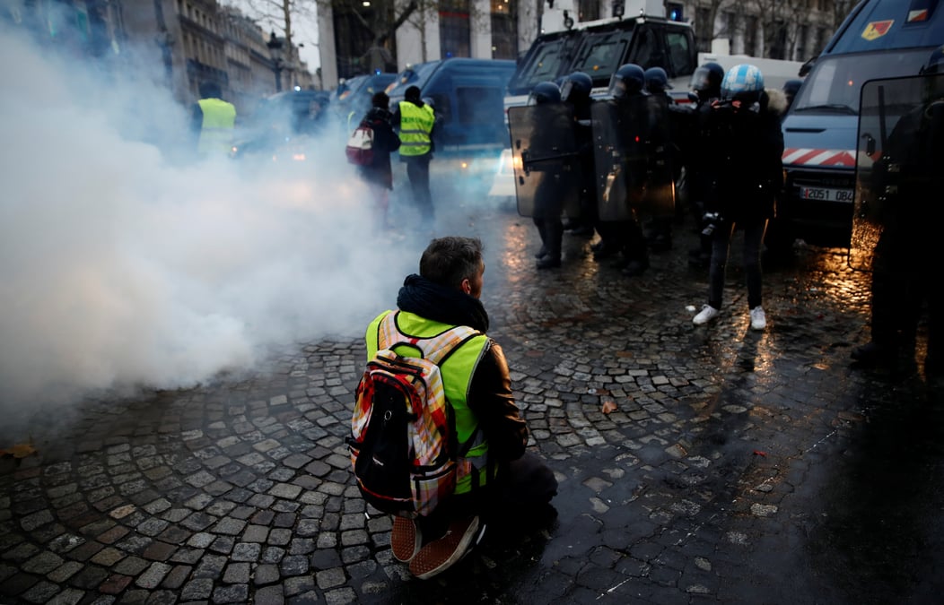 "gilets jaunes": interpellations en forte baisse a paris pour l'acte 5