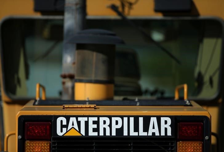Caterpillar releve l'objectif de ca annuel; ca trimestriel +25%
