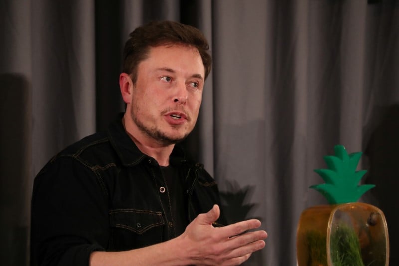 Musk envisage de retirer tesla de la cote