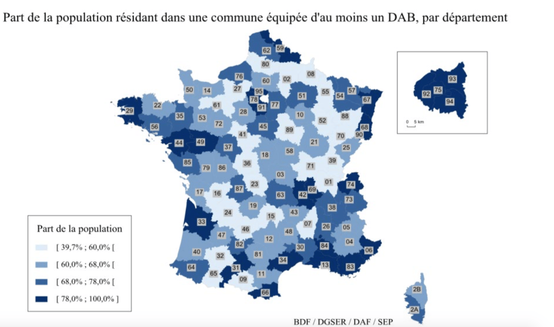 La part de la population résidant dans une commune équipée d'au moins un distributeur automatique de billets varie entre 39,7% et 100% selon les départements : Creuse, Haute-Saône, Meuse, Lot et Yonne présentent les taux les plus bas.