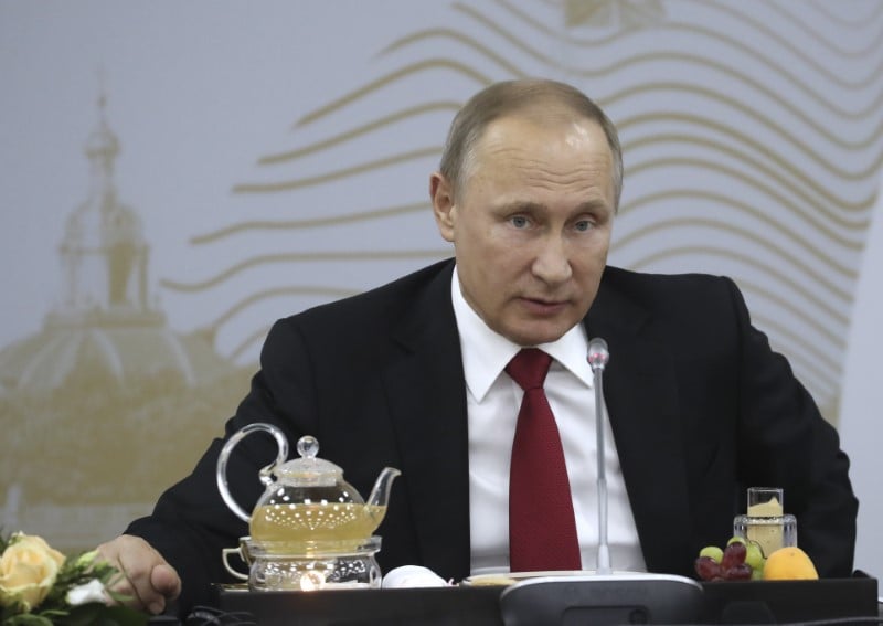 Poutine nie toute offre de communication secrete avec trump