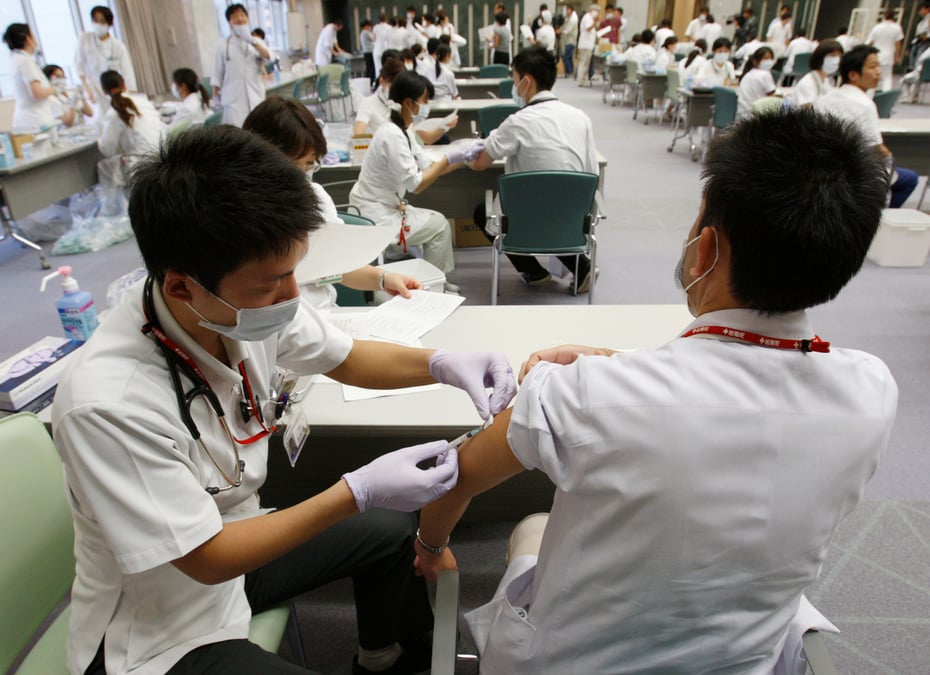 Coronavirus: les vaccinations debuteront la semaine prochaine au japon