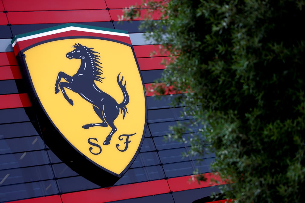 Ferrari releve sa previsions de benefice pour 2021, mais reste prudent sur son chiffre d'affaires