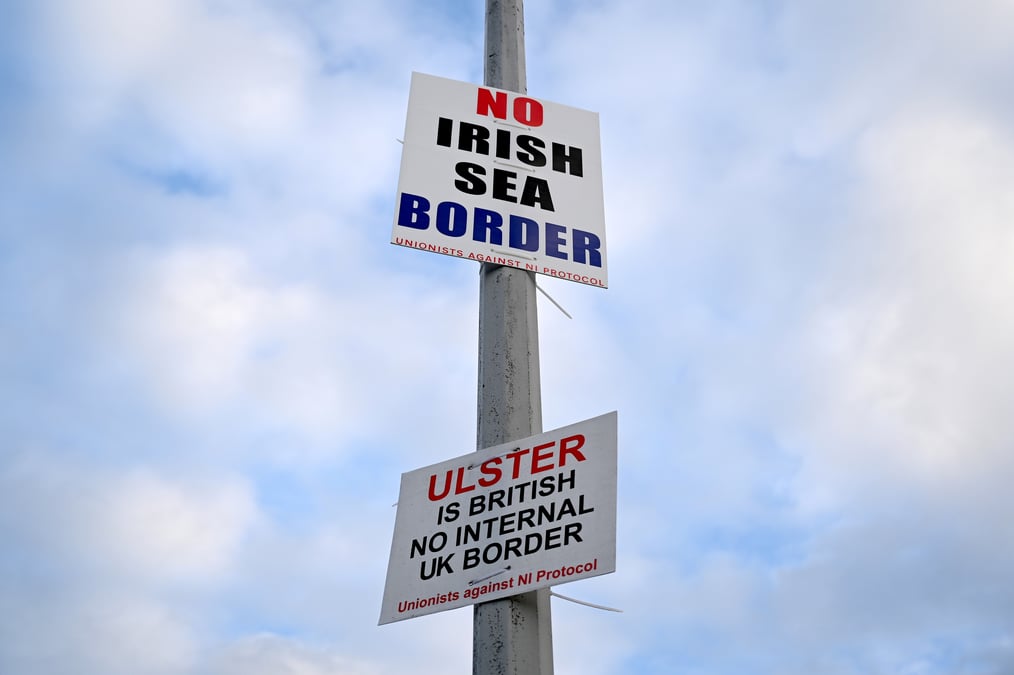 Irlande du nord: londres veut changer les regles du jeu, dit dublin