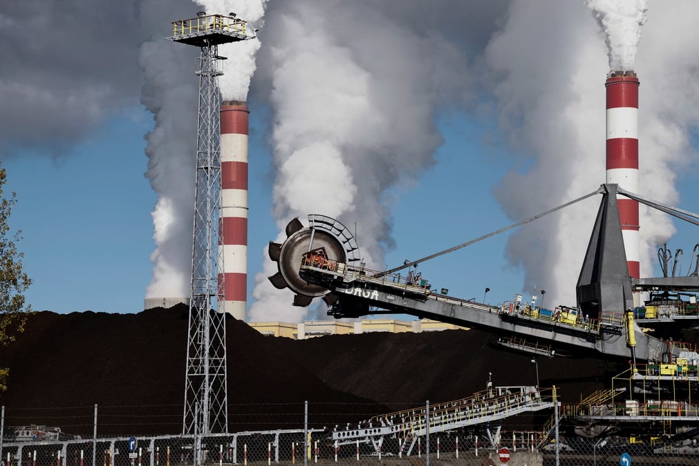 La crise energetique alimente la politique du "tout bruler" et suscite des preoccupations sanitaires en europe centrale
