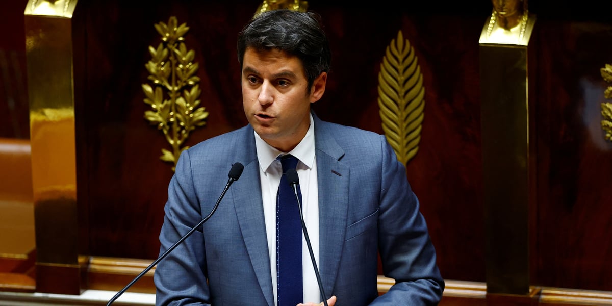 « La hausse prévue des charges pour les entreprises, la hausse plus forte que prévu sur l'électricité, le gel des retraites pour six mois et d'autres mesures fiscales nous semblent charger trop la barque pour les Français », a souligné Gabriel Attal.