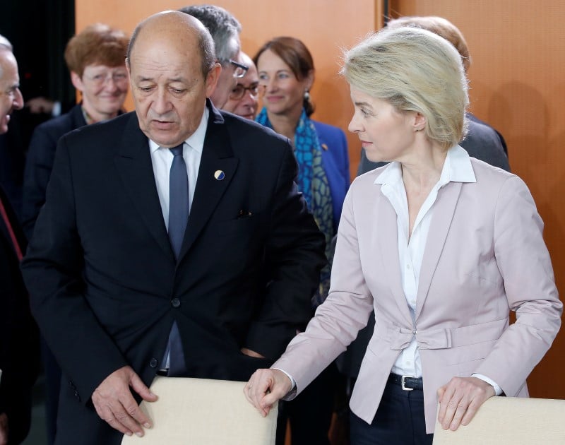 La france mise sur l'allemagne et la pologne pour l'europe de la defense