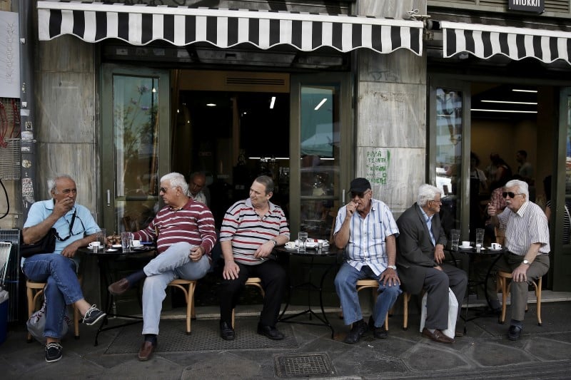 La sixieme hausse de la tva en grece accueillie avec fatalisme