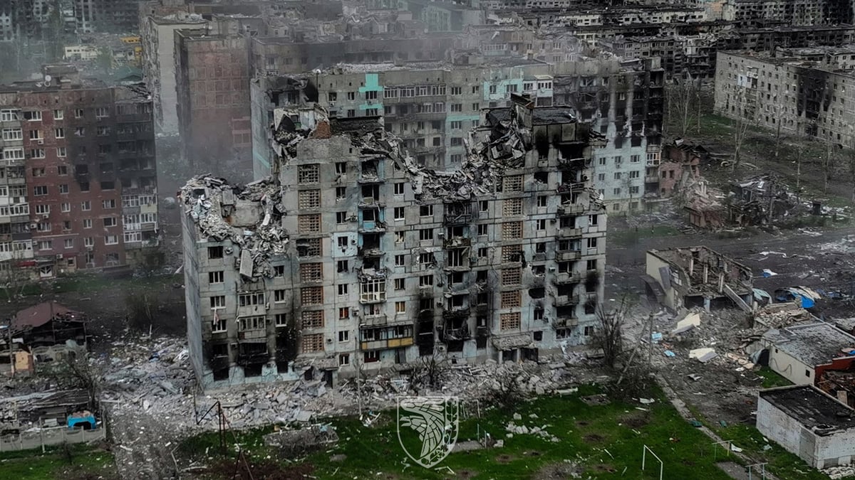 Une vue aerienne montre les destructions dans la ville de bakhmout