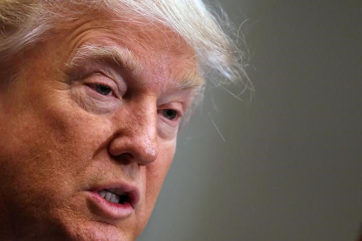 Trump lance un "avertissement" a l'iran apres le tir de missile