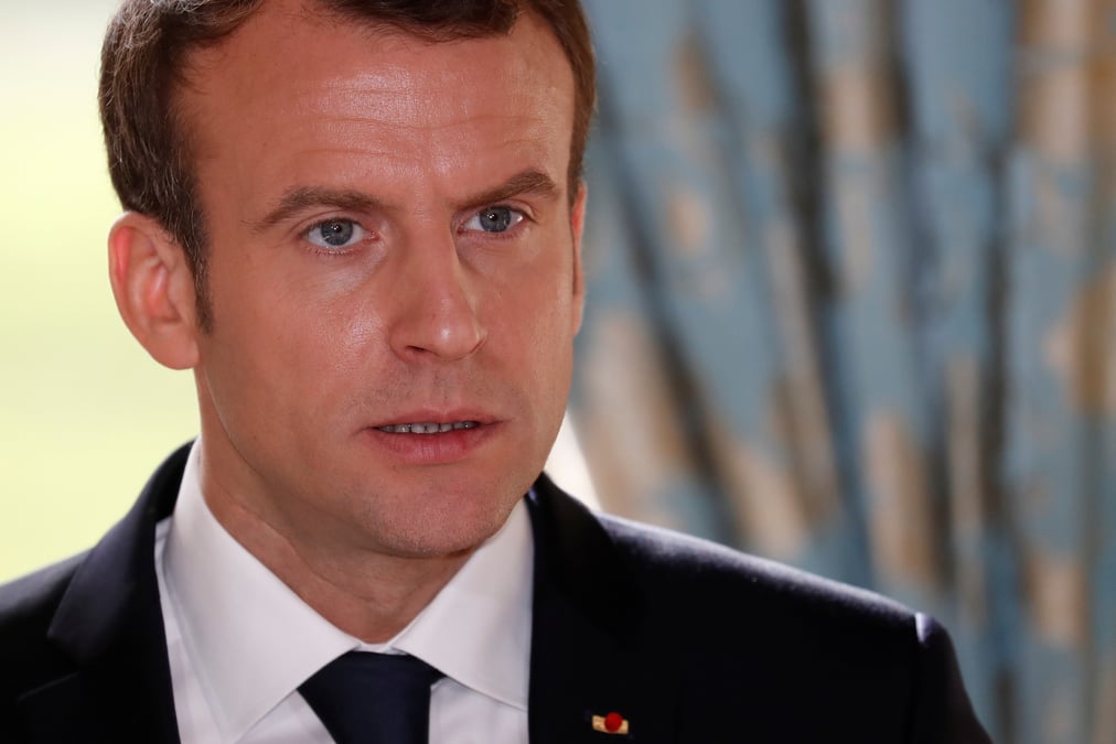 Macron defend son usage de l'anglais a l'international