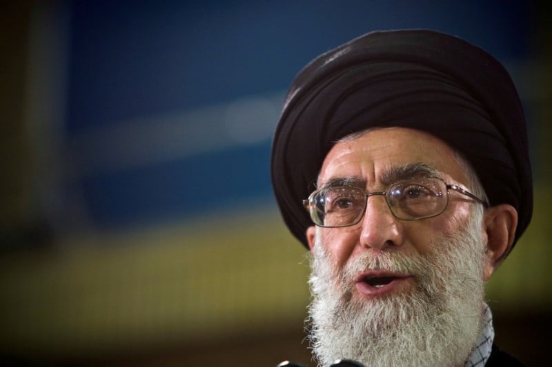 Iran: khamenei va gracier 10.000 detenus, dont des prisonniers politiques