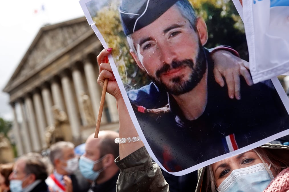France: les policiers manifestent devant l'assemblee nationale