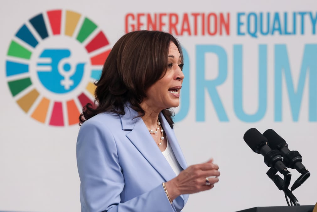 L'egalite femmes-hommes renforce la democratie, dit kamala harris