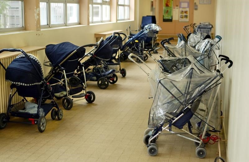 Le taux de fecondite stable et eleve en france malgre la crise