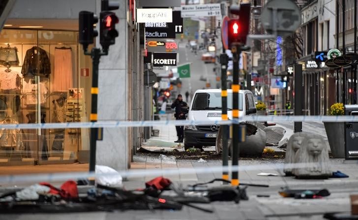Quatre morts dans une attaque au camion a stockholm