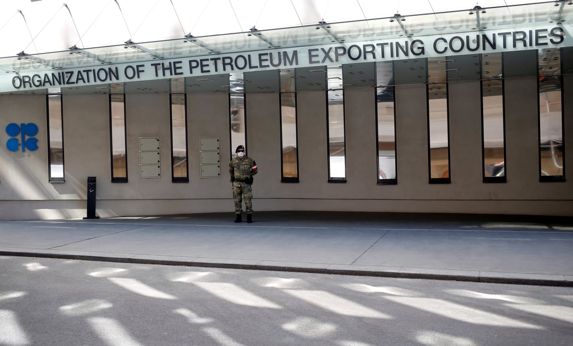 Reunion de l'opep+ face a la baisse des prix du petrole