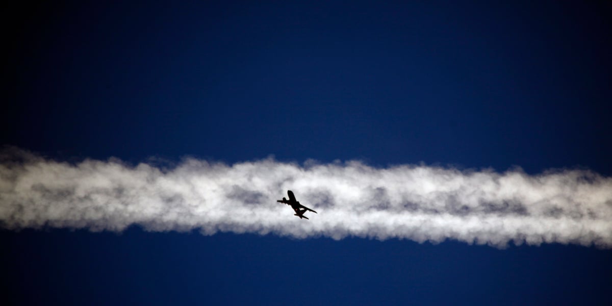 L'effet réchauffant des traînées de condensation serait au moins aussi important que celui du CO2 émis par l'aviation.