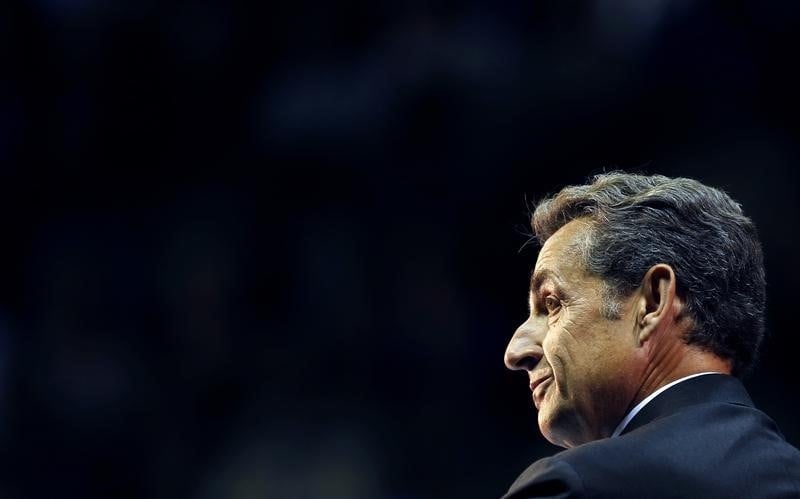 Nicolas sarkozy defend ses conferences remunerees a l'etrangeer