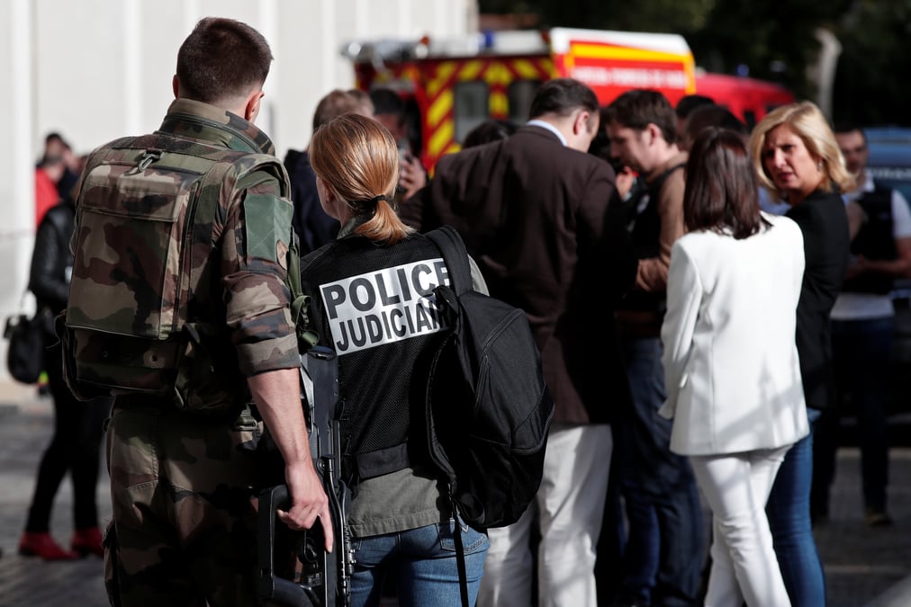 Six militaires de "sentinelle" blesses par une voiture