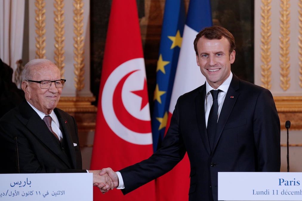 Paris ne laissera pas la tunisie seule face au terrorisme, affirme macron