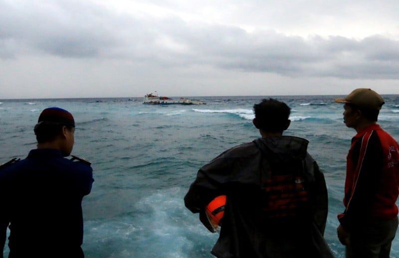 Au moins 29 morts dans le naufrage d'un ferry en indonesie