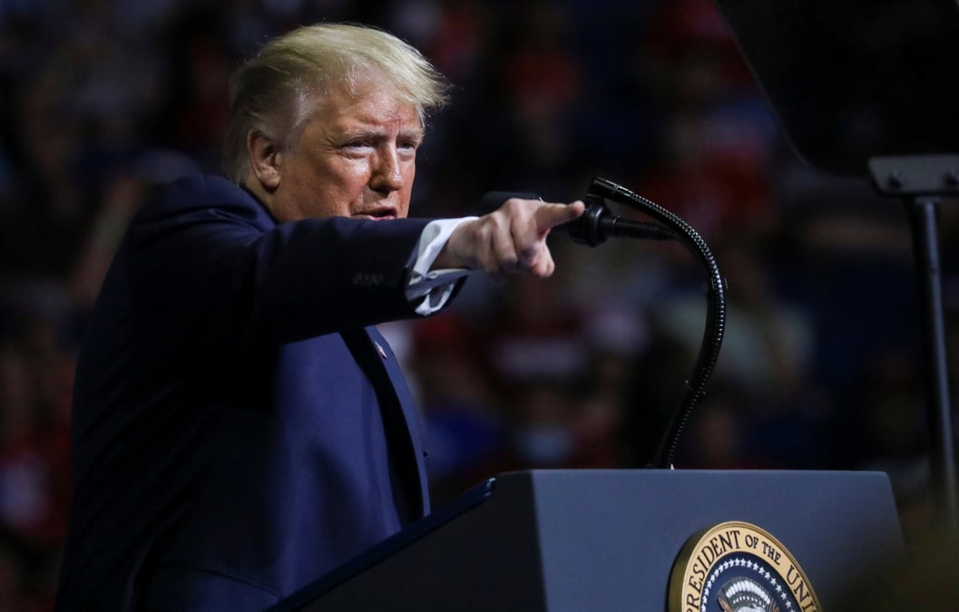Trump suspend l'entree de certains travailleurs etrangers malgre l'opposition des entreprises