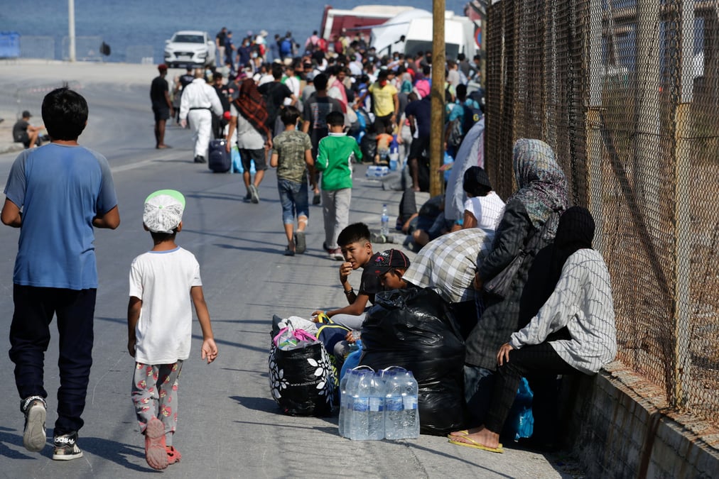 Grece: la police transfere les migrants de lesbos apres l'incendie du camp de moria