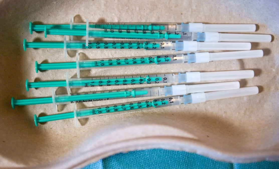 Des vaccins de pfizer/biontech contre le covid-19 a la maison de retraite haus an der linde a lichtentanne, en allemagne