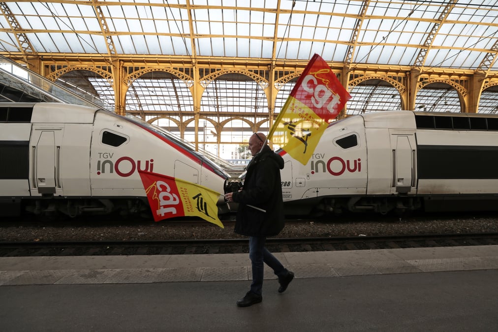 Les syndicats doivent désormais se prononcer sur les augmentations proposées par la direction de la SNCF.