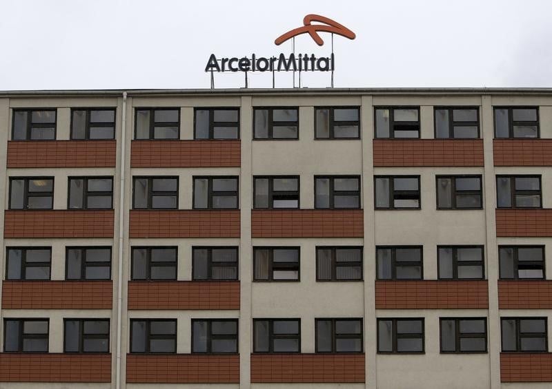 Arcelormittal, plus forte baisse du cac 40 a la mi-seance