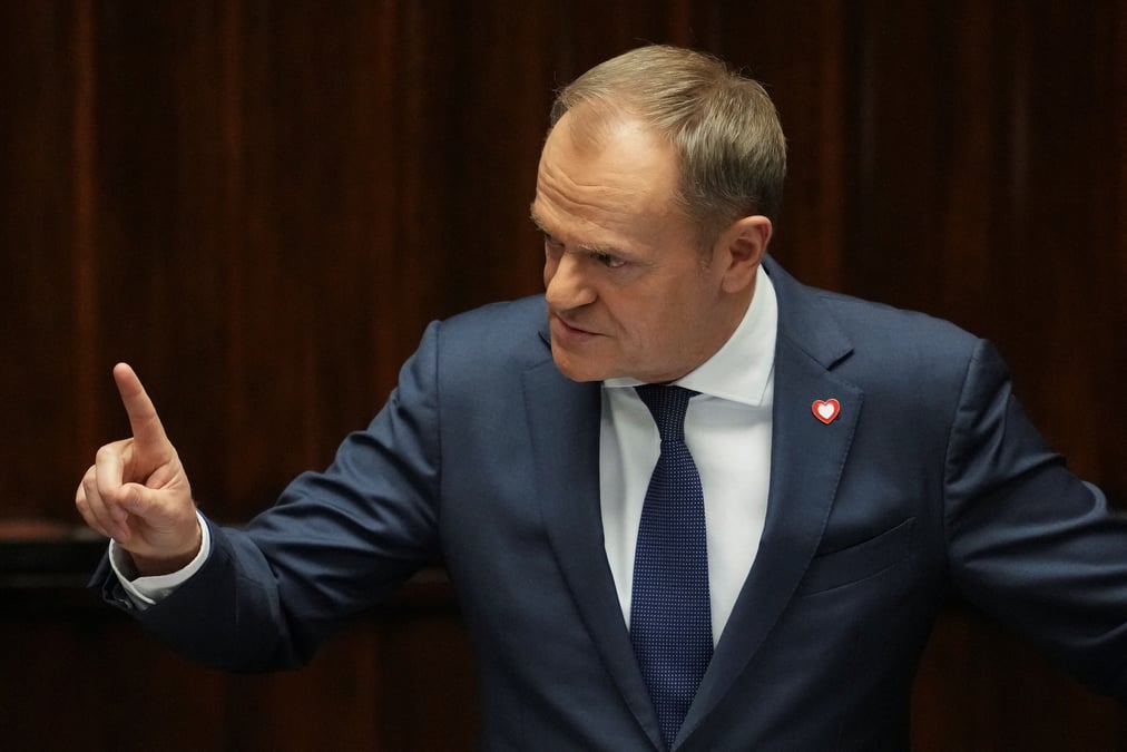Le nouveau premier ministre polonais donald tusk s'exprime au parlement a varsovie, en pologne
