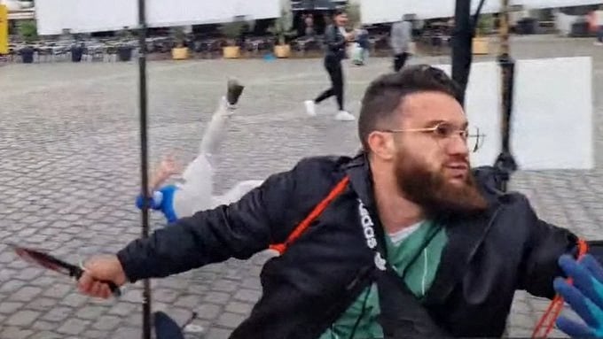 Un homme attaque des personnes a un stand d'information d'extreme droite du buergerbewegung pax europa a mannheim