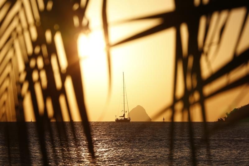En Martinique, Ségolène Royal salue un projet de centrale en mer