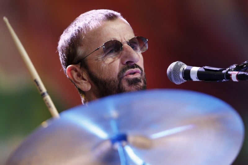 Ringo starr decore par la reine elizabeth ii