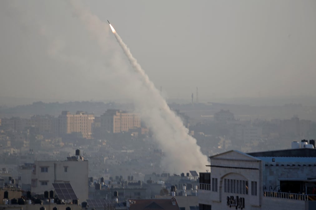 Israel abat un chef du djihad islamique, tirs de roquettes depuis gaza