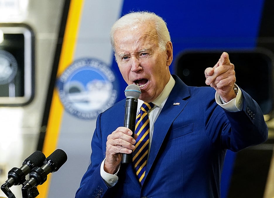 Le president des etats-unis, m. biden, vante les merites des depenses d'infrastructure pour le projet du tunnel de la riviere hudson a new york