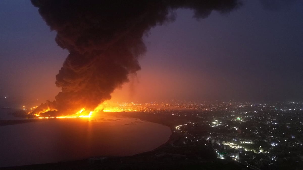 Smoke rises from a fire following an israeli air strike in hodeidah
