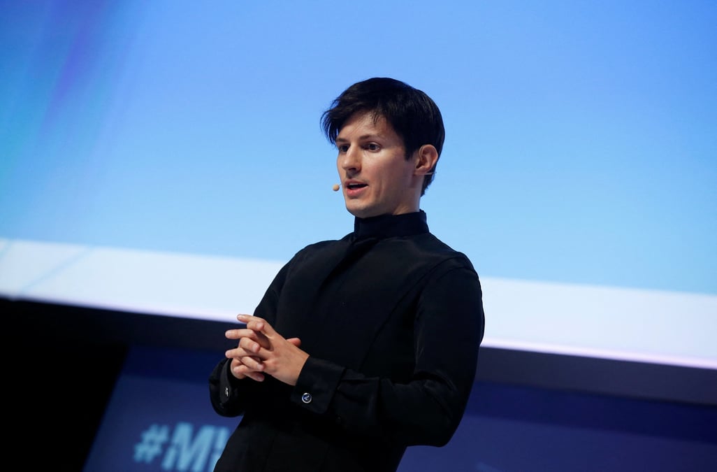 Le fondateur et pdg de telegram pavel durov prononce un discours lors du mobile world congress a barcelone