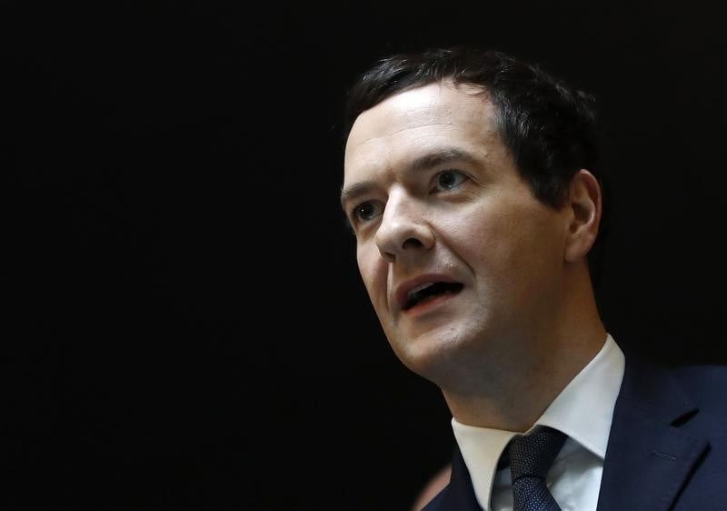 Le ministre britannique des finances s'attend a une volatilite accrue sur les marches