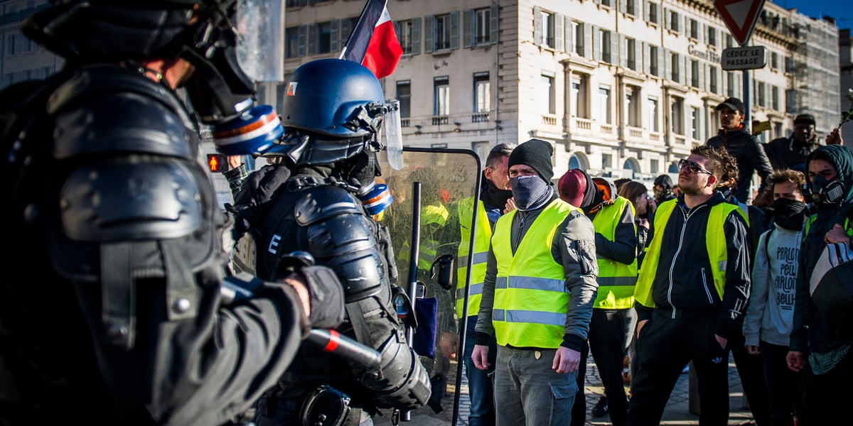 Gilets jaunes manifestation CRS